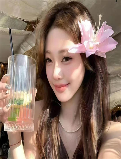 最新：《创造营悠享版》剪辑手法历史分析：节奏把控与转场技巧探讨