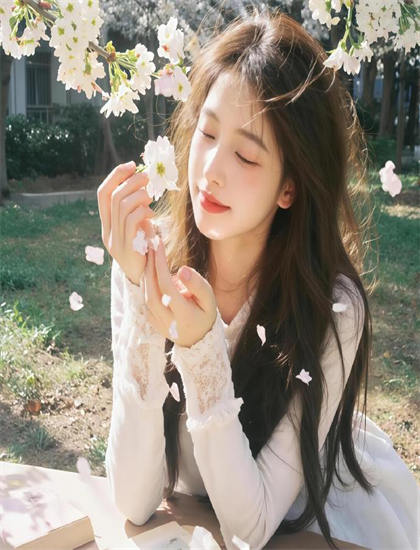 卫视黄金档：《摇滚女郎》彩蛋的隐藏惊喜与粉丝福利——分析市场反应的社会意义